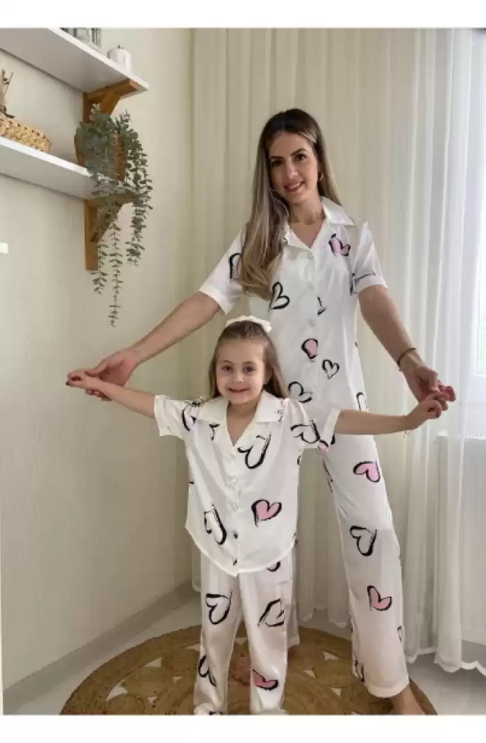 Anneler Günü kombini kalpli anne-kız - interartyazilim.com.tr